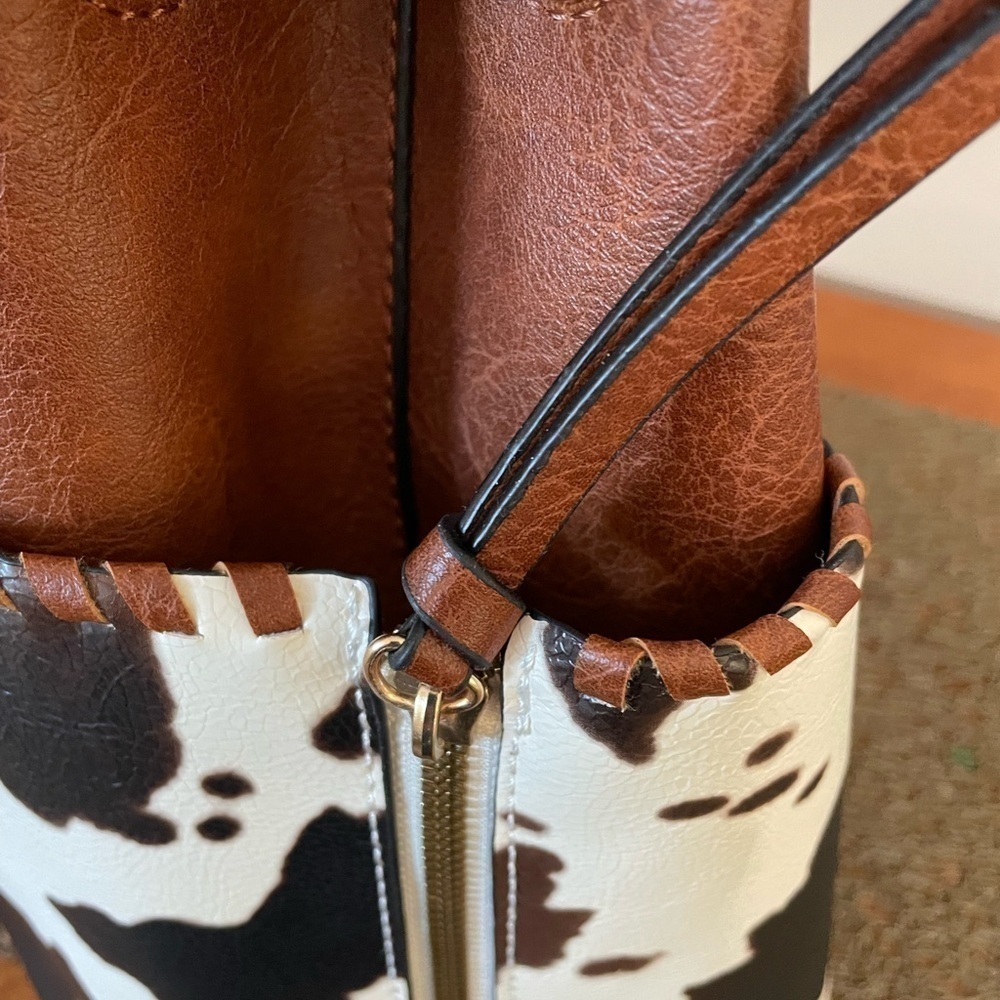 Women’s set of two brown cow print Foux leather cross body, large tote bag/ purs - Picture 6 of 11